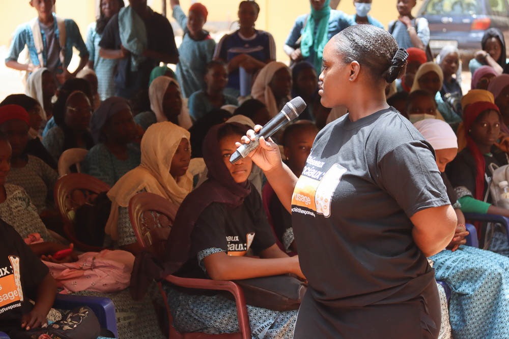 isocml's tweet photo. #CAMPAGNE_SENSIBILISATION_RS
La sensibilisation se poursuit de plus belle avec @isocml et @orangeMali !
Au lycée #PROSPERE de Bamako, les élèves ont pris part avec intérêt aux échanges sur les bons usages d'#Internet et des réseaux sociaux, surtout en milieu scolaire.
#Education https://t.co/iAVgLzXr3J