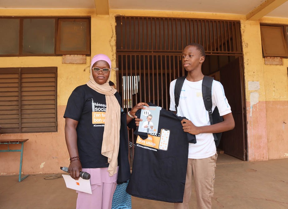 isocml's tweet photo. #CAMPAGNE_SENSIBILISATION_RS
La sensibilisation se poursuit de plus belle avec @isocml et @orangeMali !
Au lycée #PROSPERE de Bamako, les élèves ont pris part avec intérêt aux échanges sur les bons usages d'#Internet et des réseaux sociaux, surtout en milieu scolaire.
#Education https://t.co/iAVgLzXr3J