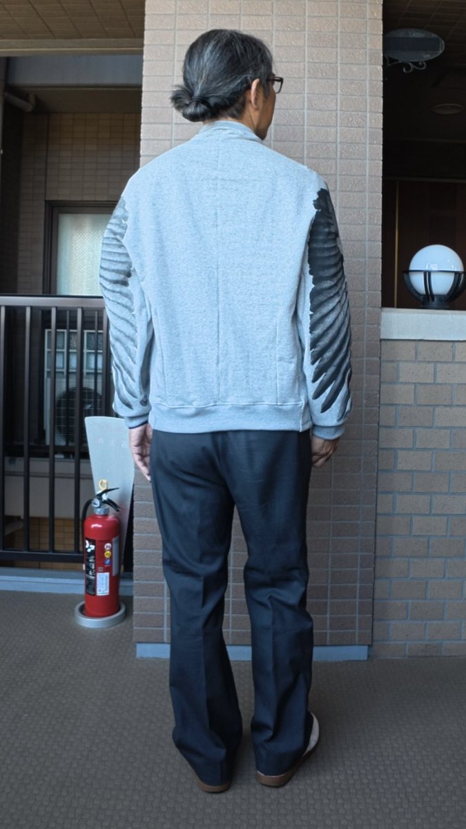 信国さんにオーダーしてたスウェットが今朝届いた。面白いしカッコいい〜✨　サンキウ😊