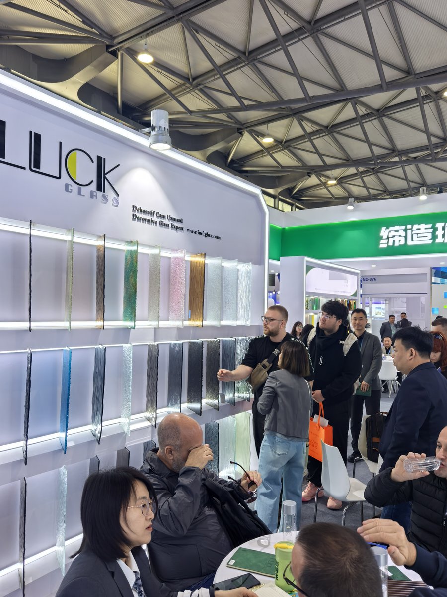 Lucy_luck_glass's tweet image. 🎉 China Glass Fair is Live! 🎉
Our products are receiving amazing feedback and strong interest from customers at the show! ✨
📧 sales8@luckglass.com
#ChinaGlassFair  #DecorativeGlass #PatternedGlass #GlassSupplier #GlassIndustry #ArchitecturalGlass #InteriorDesign #TradeShow