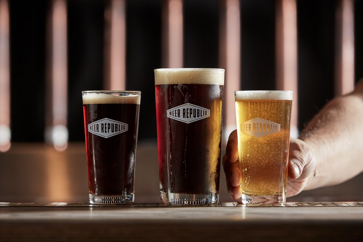 BeerRepublic1's tweet photo. Light. Dark. Somewhere in between.

Pick your lane.

#CraftBeer #BeerFlight #DrinkLocal https://t.co/mgDS3IiEzs