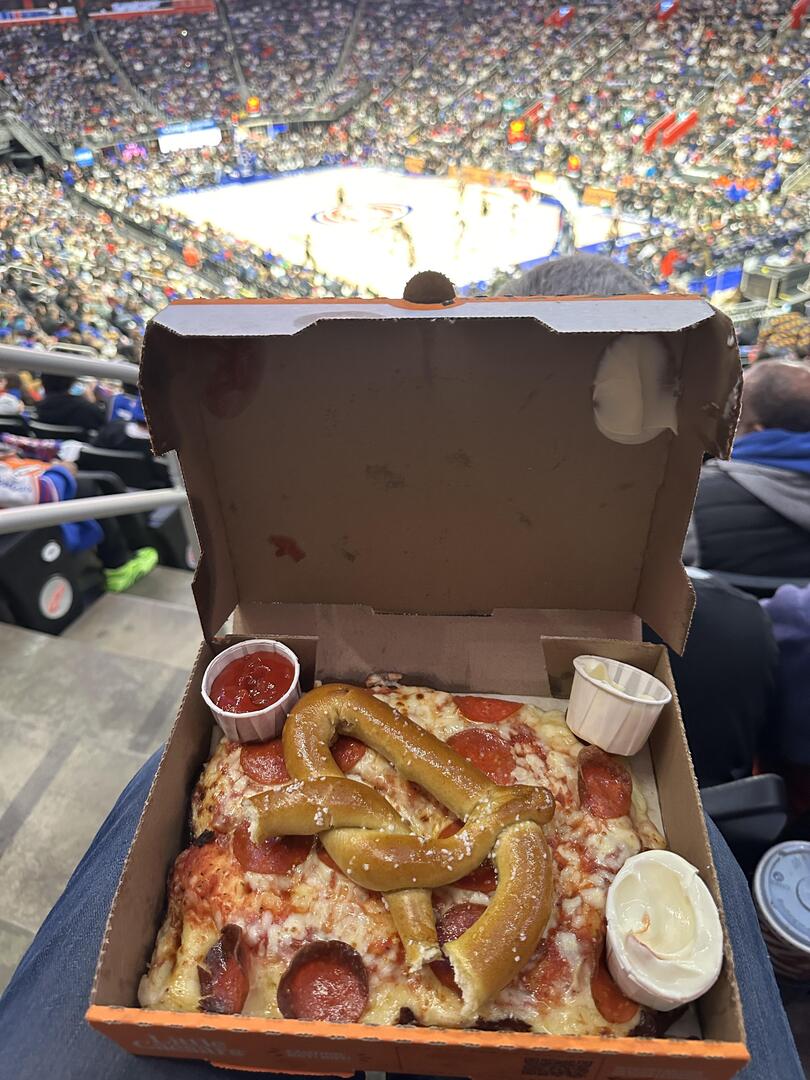 homevsfastfood's tweet image. [i ate] Pistons, Pretzel, Pizza…
#SnackAttack  
#PizzaLover  
#PretzelTime  
#FoodieFinds  
#PistonsEats #homecooking #food #recipes #foodpic #foodie #foodlover #cooking #hungry #goodfood #homecookingvsfastfood