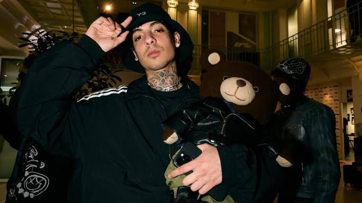 🚨 LA VERDADERA CARA DE NATANAEL CANO🚨

Natanael Rubén Cano Monge, mejor conocido como Natanael Cano es uno de los más grandes artistas en la actualidad, pero detrás de todo el éxito y la fama existen polémicas en su carrera que quedarán marcadas de por vida. 💀

🧵 ABRO HILO👇🏼: