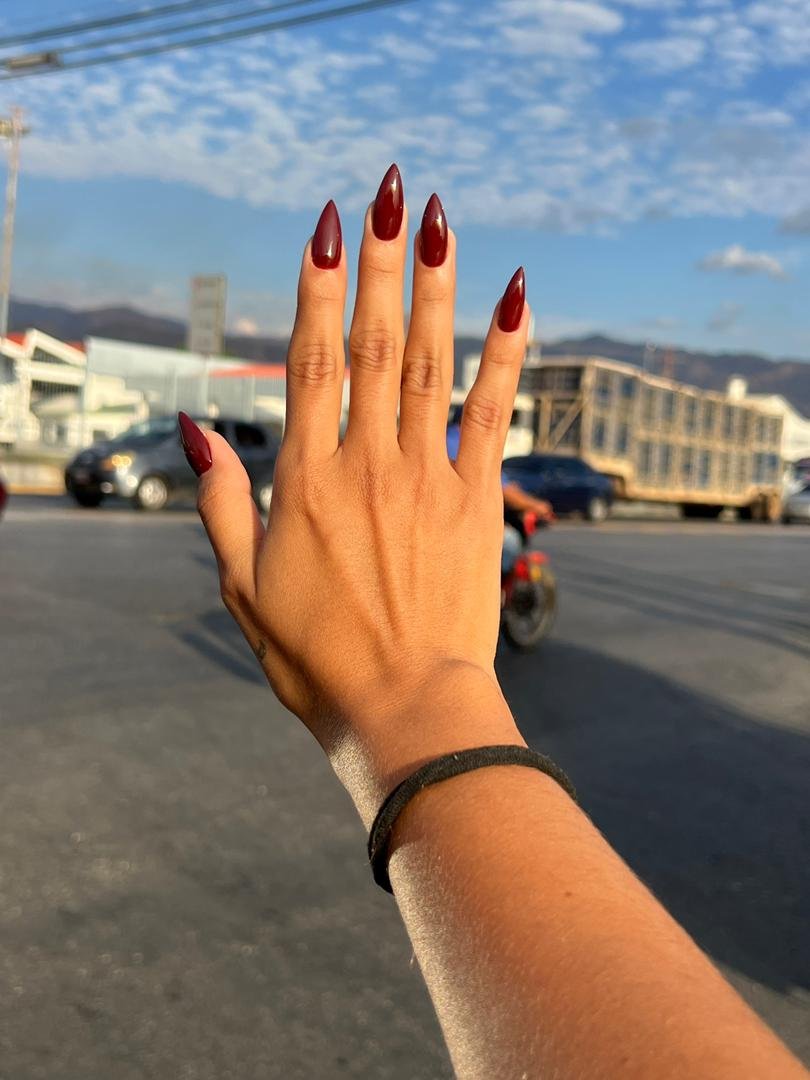 ScarletVeenture's tweet photo. I got new nails now 💅 https://t.co/0b7gS3f1WG