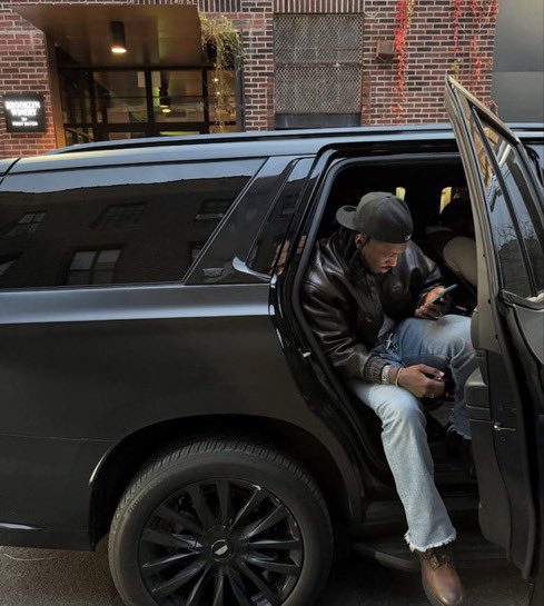 K I N G ! tweet media