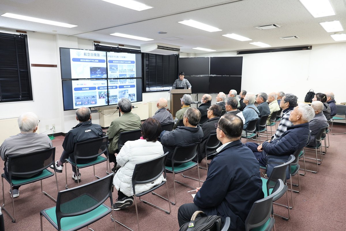JASDF_NARASHINO's tweet photo. 2月24日（火）、睦沢町自衛隊協力会・家族会に対して部隊研修を行いました。
#睦沢町 #習志野分屯基地 https://t.co/ebT1Gou02h