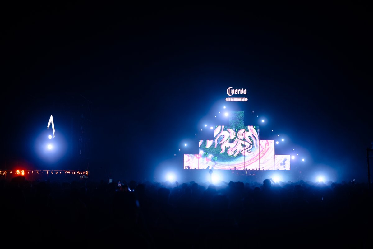 BEATOFICIAL's tweet image. Cada día estamos más cerca del mejor festival de Jalisco 🌵🔥 @AkambaMX  está a punto de regresar a Tequila con una experiencia única donde la música, el arte y la naturaleza se mezclan como en ningún otro lugar.😮‍💨😎
🐝 beatdigital.mx
#beatnews #festival #akamba #jalisco