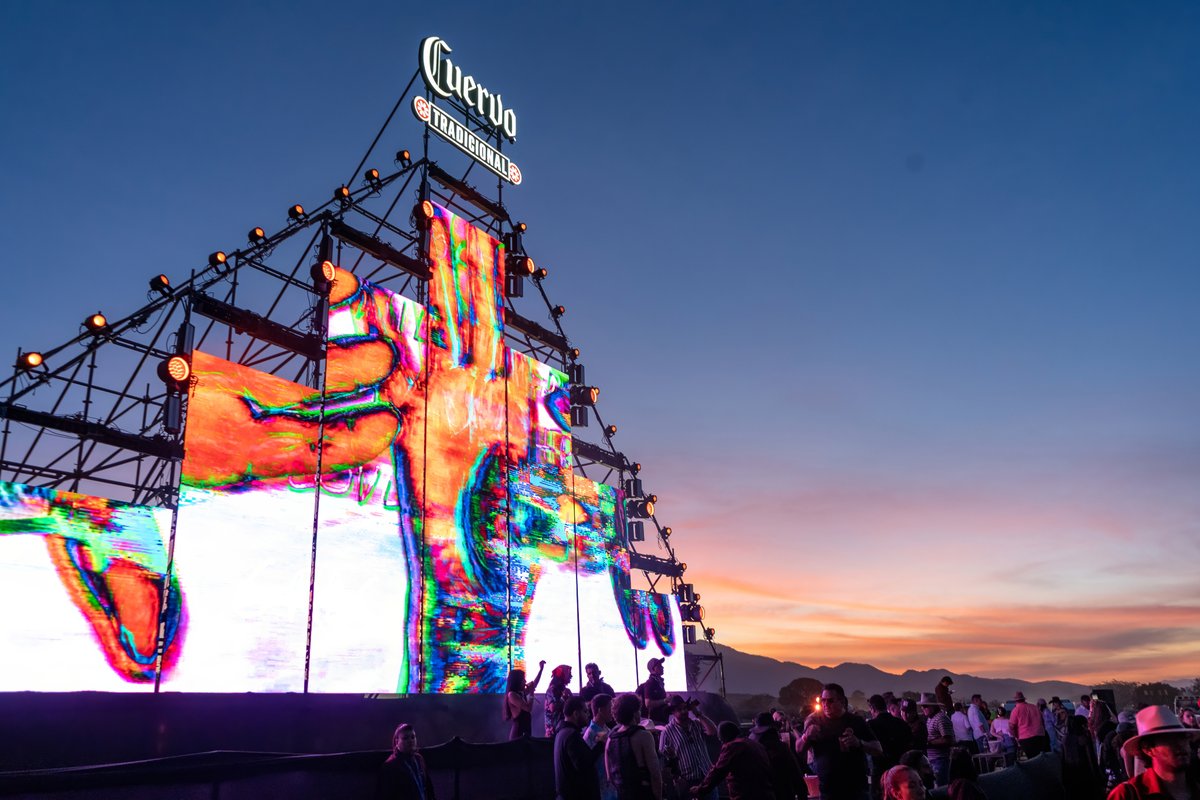 BEATOFICIAL's tweet image. Cada día estamos más cerca del mejor festival de Jalisco 🌵🔥 @AkambaMX  está a punto de regresar a Tequila con una experiencia única donde la música, el arte y la naturaleza se mezclan como en ningún otro lugar.😮‍💨😎
🐝 beatdigital.mx
#beatnews #festival #akamba #jalisco