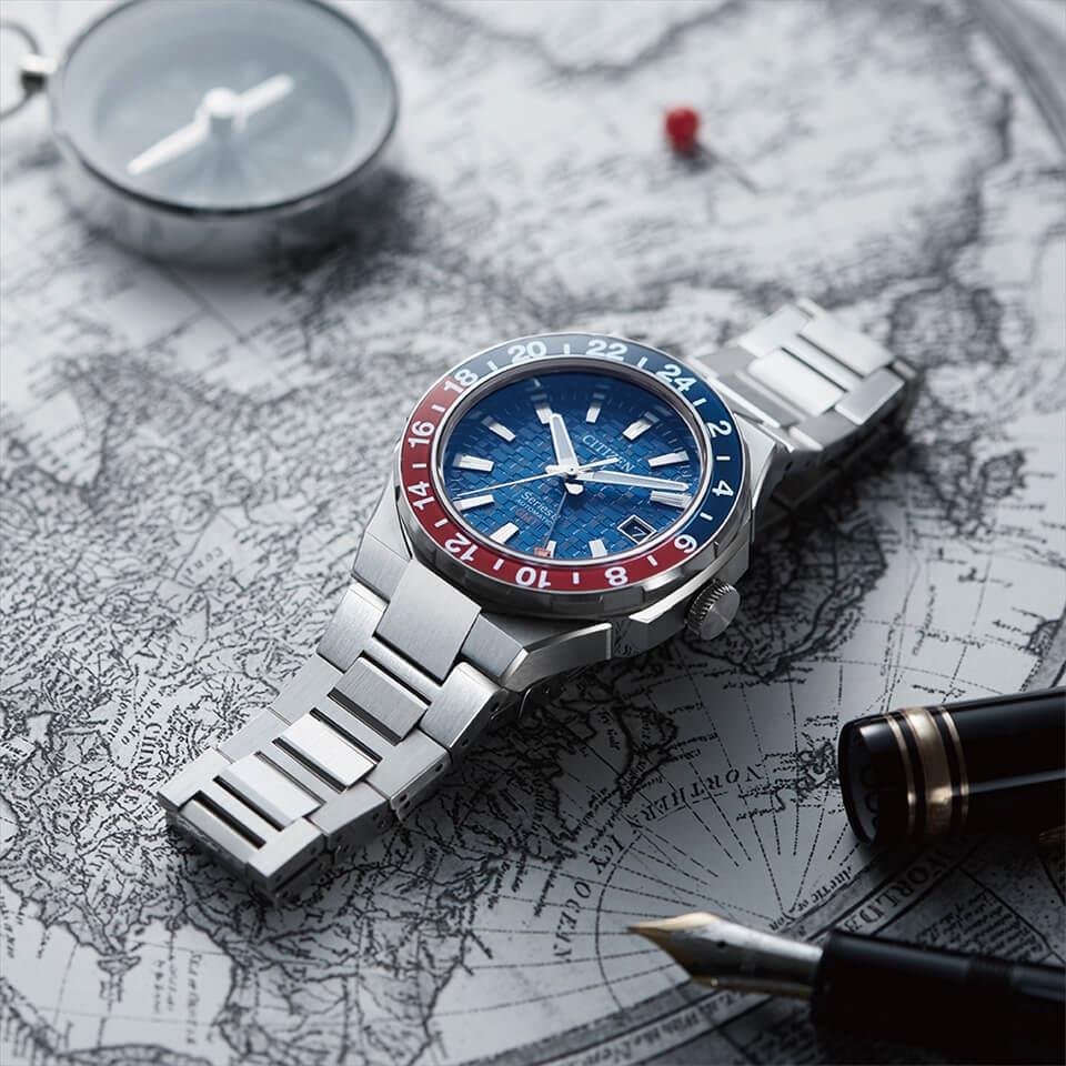 GMT時計によく見られる、昼と夜で色分けされたツートンカラーのベゼル。

あのくっきりと色が切り替わる境目の美しい仕上がりを見ると技術力の高さがわかります。腕元にちょっとした遊び心と華やかさをプラスしてくれる大好きなデザインです。

byズン太

#GMT時計 #ベゼル #腕時計デザイン