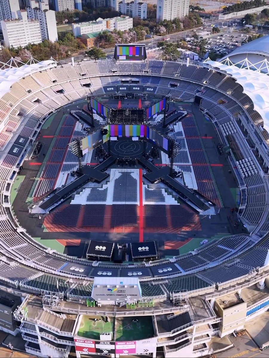 Vane is seeing bts🇵🇪 tweet media