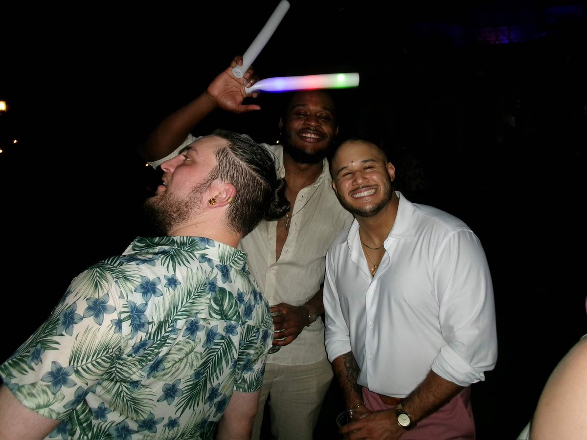 dollartreejonas's tweet photo. Turning 32 next week and I’m feeling goooooood https://t.co/75SLppCCAY
