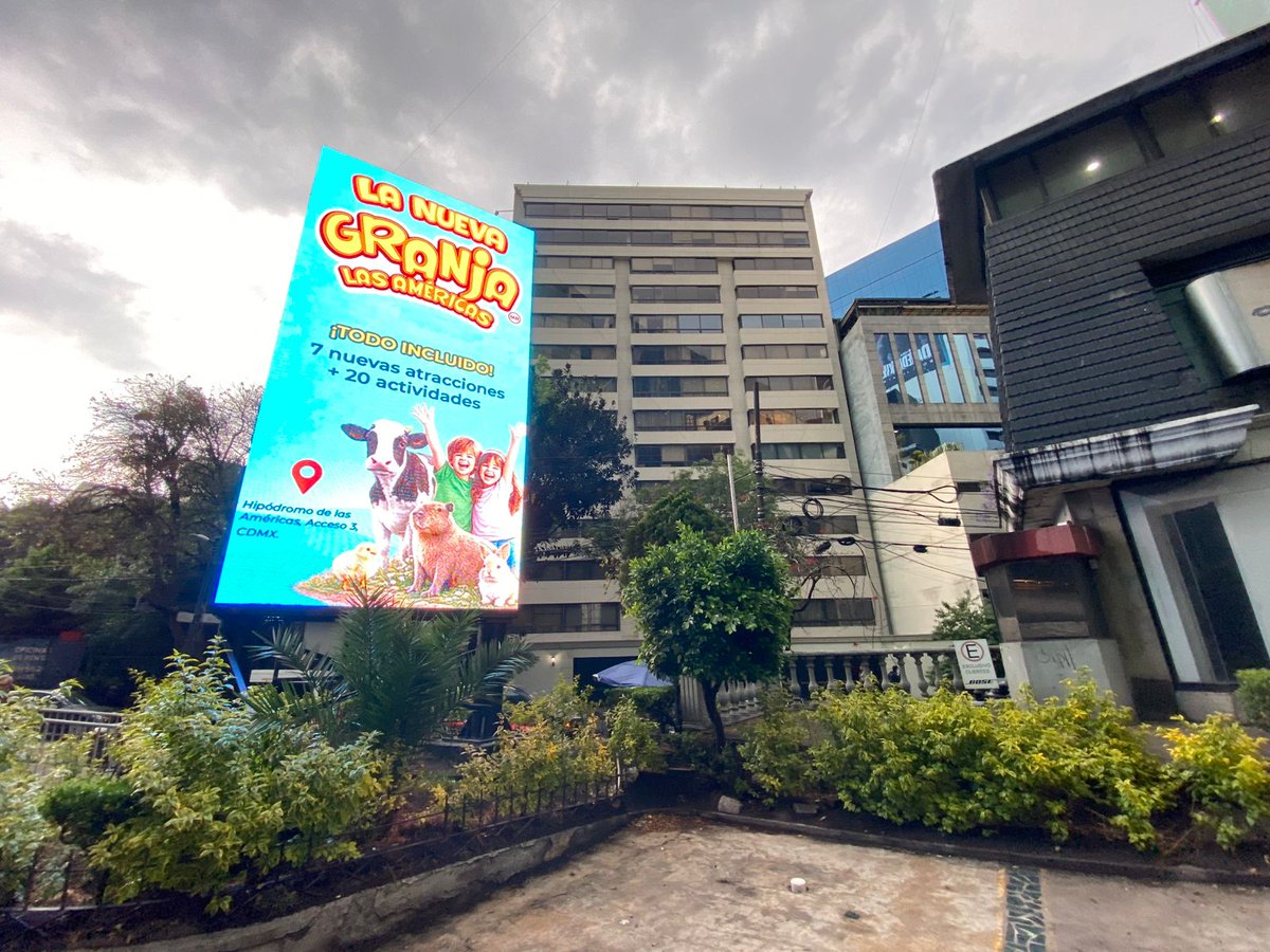 ElihuLochi's tweet photo. #Noilegal El Artículo 22 es claro: los tótems SOLO en centros comerciales 
📍 Monte Elbruz y Manuel Ávila Camacho (Periférico)
Este está en vía pública. Ilegal de origen 1
@MetropolisCDMX @ClaraBrugadaM @inveacdmx @GranjaMex @PabloYanesRizo @JorgecNegrete #Polanco @AlcaldiaMHmx https://t.co/wftQ31SXTx