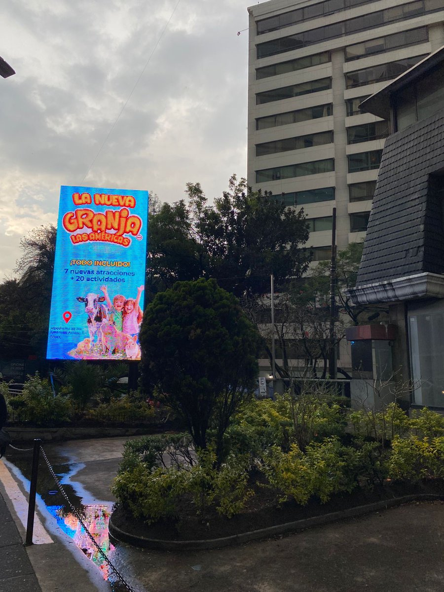 ElihuLochi's tweet photo. #Noilegal El Artículo 22 es claro: los tótems SOLO en centros comerciales 
📍 Monte Elbruz y Manuel Ávila Camacho (Periférico)
Este está en vía pública. Ilegal de origen 1
@MetropolisCDMX @ClaraBrugadaM @inveacdmx @GranjaMex @PabloYanesRizo @JorgecNegrete #Polanco @AlcaldiaMHmx https://t.co/wftQ31SXTx