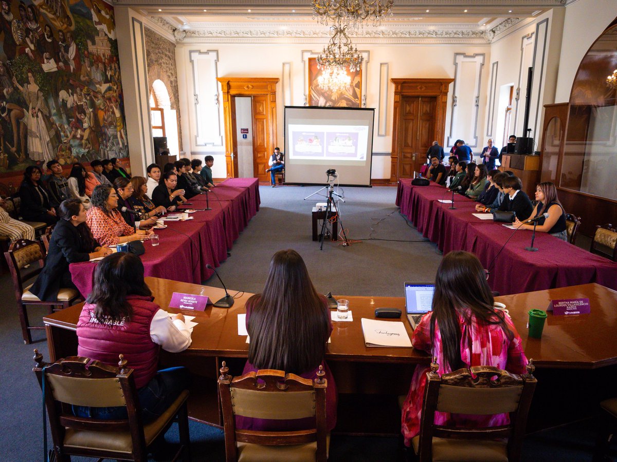 MayteRiveraV's tweet photo. 💜🏛️ En la Comisión de Igualdad Sustantiva de Género y Diversidad Sexual que presido, escuchamos el informe de actividades de la Secretaría de las Mujeres y recibimos la visita de alumnas y alumnos de la preparatoria TecMilenio. ✨📚

#RegidoraDeLaDiversidad #IgualdadSustantiva https://t.co/ZnVU51LNZS