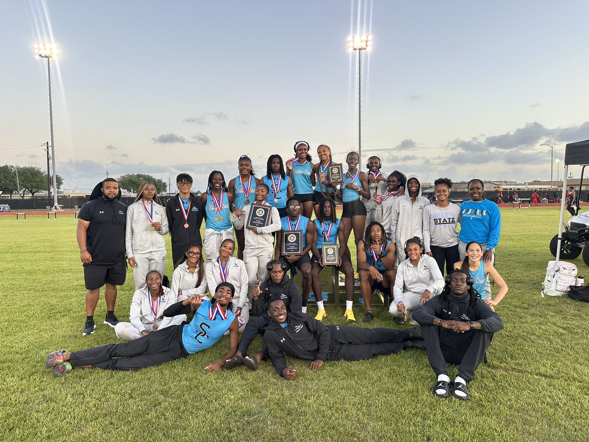 AlvinISDAth's tweet image. Congratulations to @SharkTrackSCHS for winning Boys &amp;amp; Girls District!! Great job Sharks!! #track #runitback