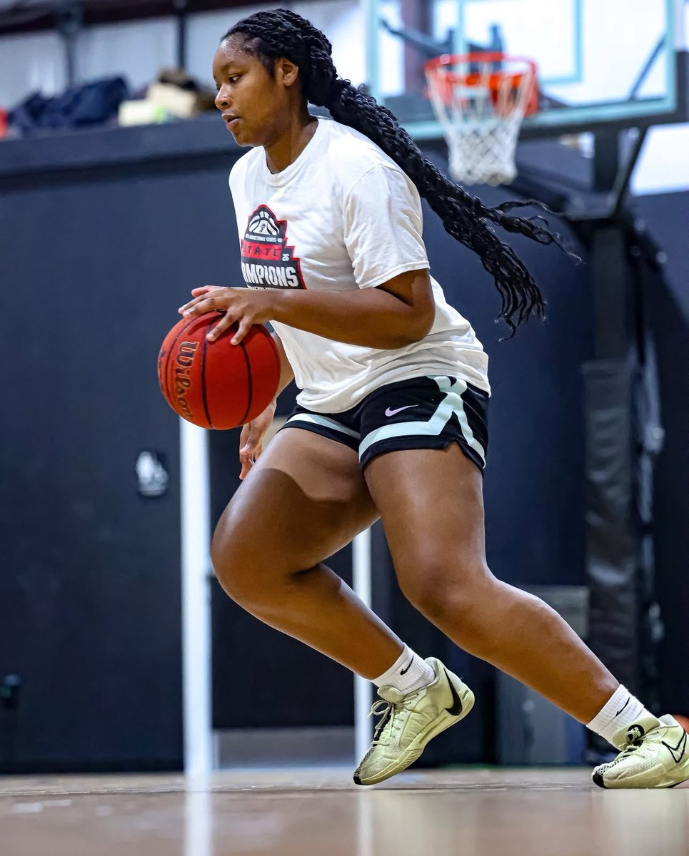 AmayaBreeC's tweet image. The grind don’t stop! Always aiming to get better and learn from my mistakes! 🏀 #handles