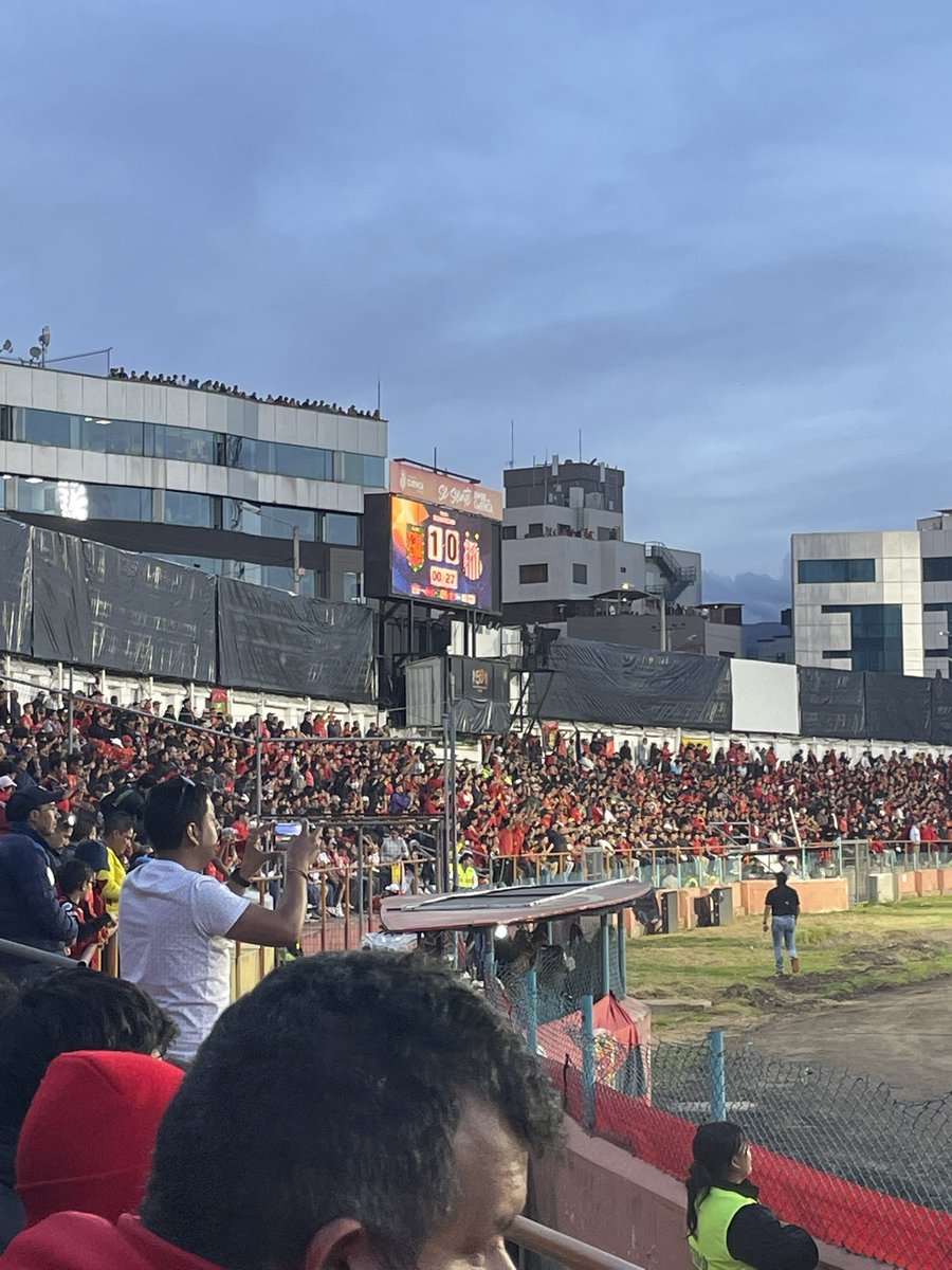 agus_t85's tweet photo. No estuve cuando le ganamos a Boca, pero si cuando le ganamos a Santos 🥹
ESTO ES EL DEPORTIVO CUENCA CARAJO ❤️🖤

Neymar se quiere morir y Pelé se está revolcando en su tumba https://t.co/cQi8UjslCD