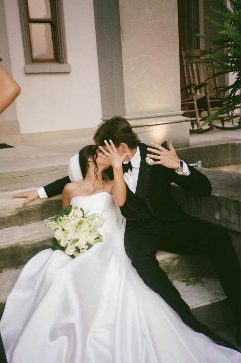 * deαn olıver tweet media