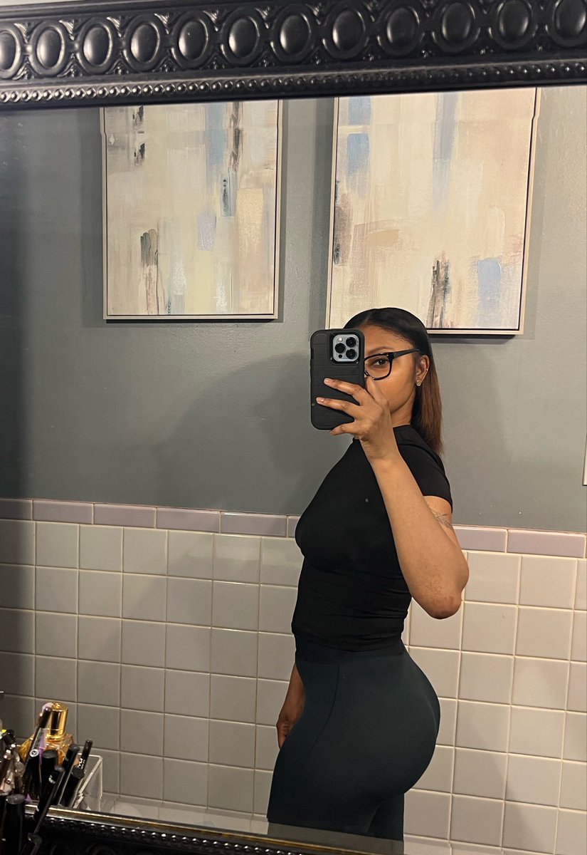 Lynn Zoe tweet media