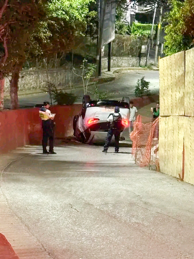 2 heridos en una volcadura en Chilpancingo
sintesisdeguerrero.com.mx/2026/04/08/2-h…