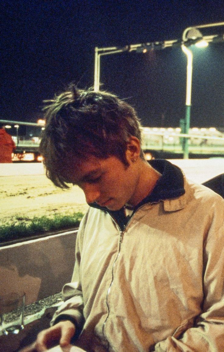 archive damon albarn tweet media