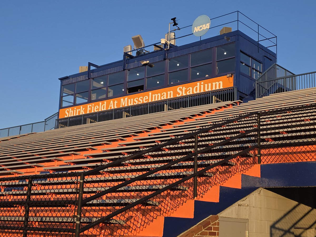 Hunt_Reid_50's tweet photo. Thanks for the invitation to spring practice this morning @CoachFetterhoff. It was a pleasure meeting you  @Coach_MikeGreen @CoachMundis 
@CoachShawnM_. @GburgFB is in great hands! #ForksUp @CoachLucas74 @CoachHarris56 https://t.co/dyEyGSGR3O