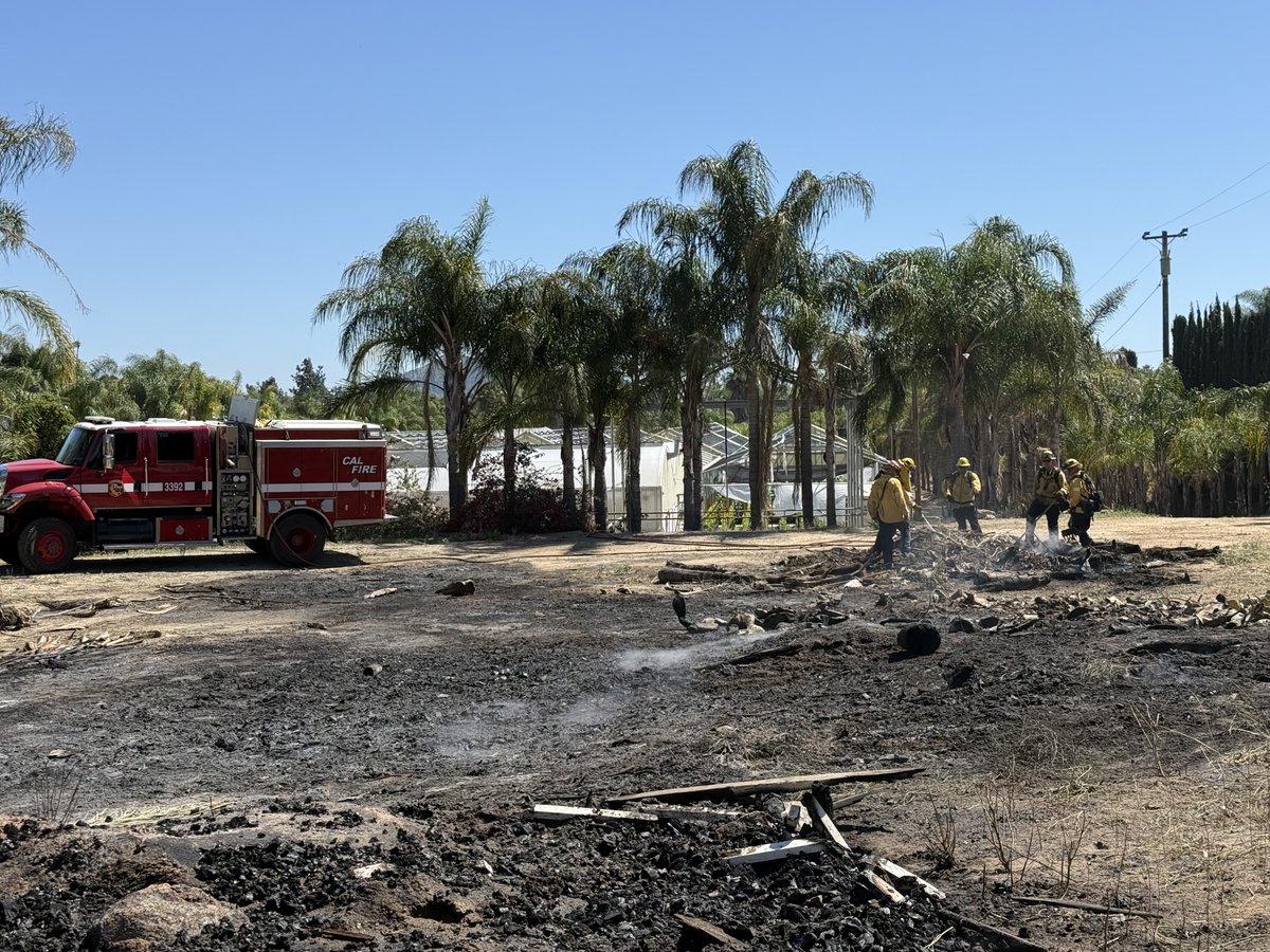 CALFIRESANDIEGO's tweet photo. Investigators determined the #RainbowFire was caused by an escaped burn pile. Outdoor burning can reduce hazardous fuels, but it’s vital to follow all permit requirements. Always check permit conditions and current restrictions. Info at: https://t.co/jnvGKq5TF6
@NorthCountyFire https://t.co/L7FKtSMVvL