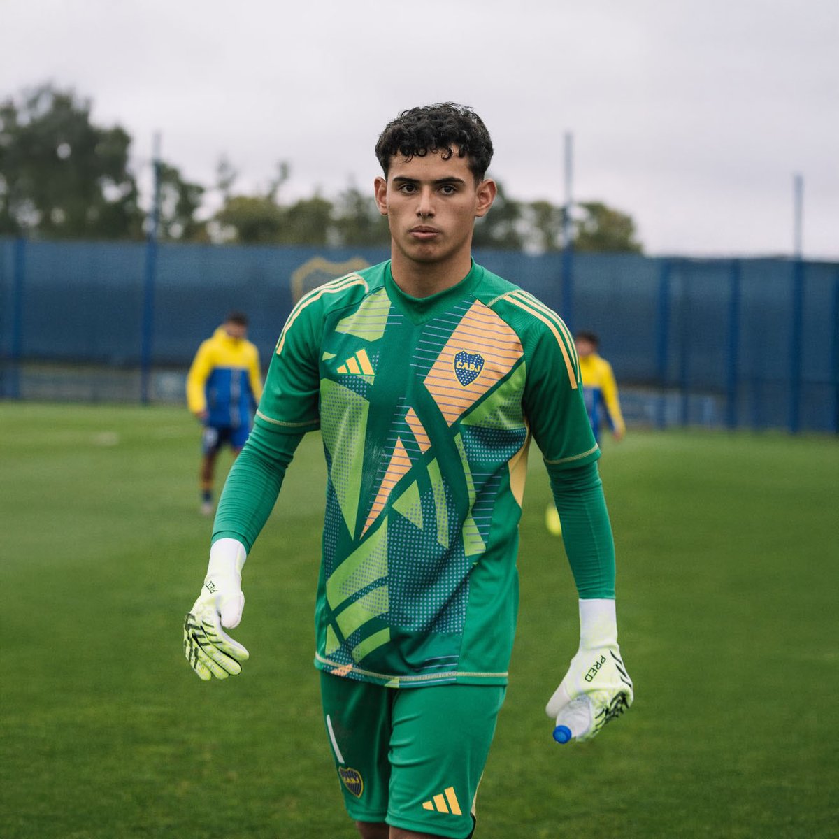 🧤Agustín Reynoso fue titular por primera vez en la Reserva de Boca y mantuvo el arco en cero frente a Platense.

🔙 El año pasado mantuvo 16 vallas invictas y recibió solamente 6 goles en 22 partidos.

🇦🇷 Es categoría 2008 y fue convocado para la Selección Argentina sub15.
