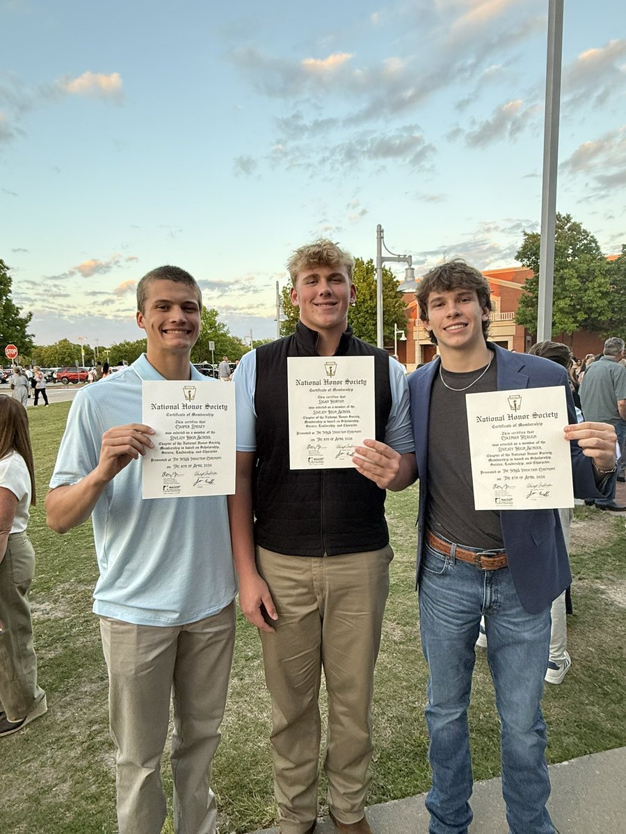 coop_lindsey80's tweet photo. Got inducted into the National Honors Society tonight! 
#PEARL
@GP_Recruiting @CoachBMurdock @dbranscom @ColemanReaugh @machorton77 @ToddDodgeFBcamp @lovejoyisd1 https://t.co/GF1YuY6ygG
