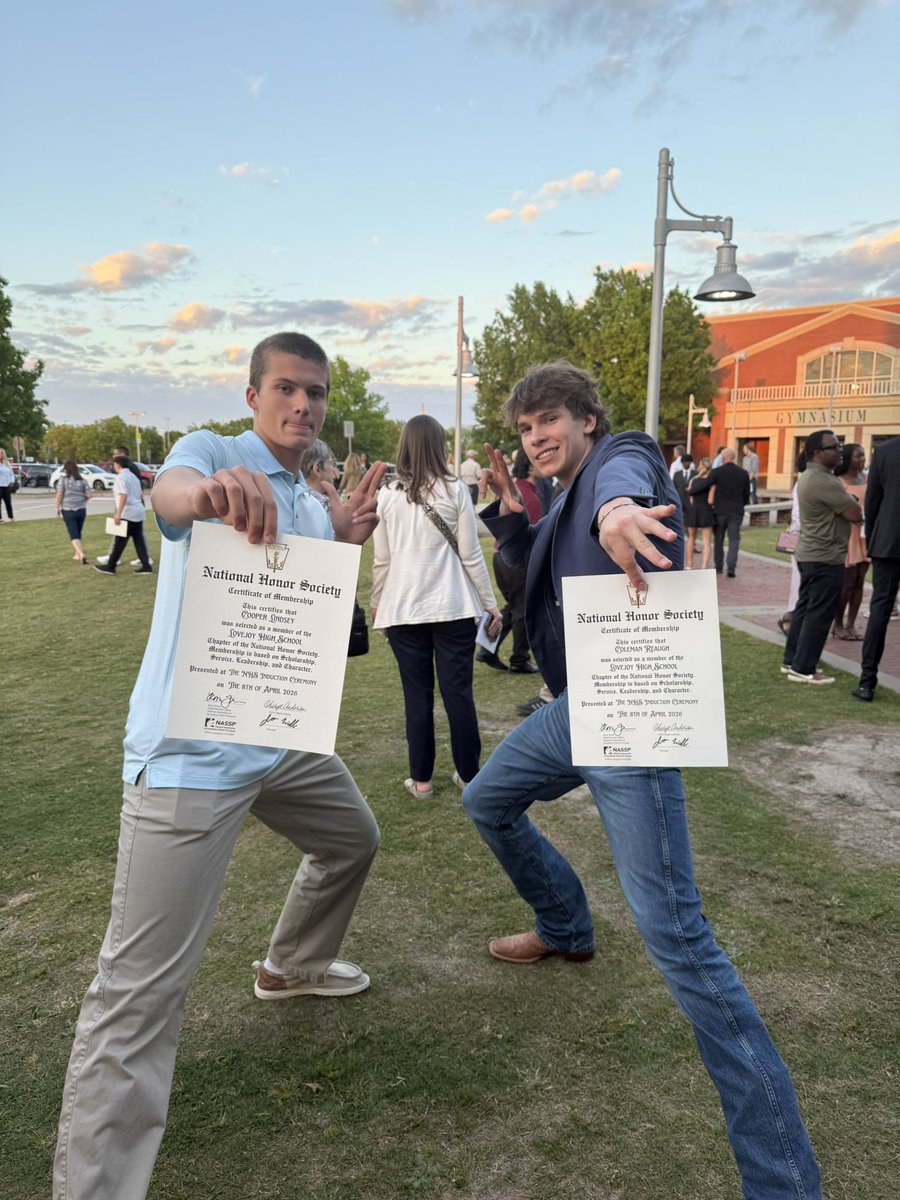 Got inducted into the National Honors Society tonight! 
#PEARL
<a href="/GP_Recruiting/">GamePlan Recruiting</a> <a href="/CoachBMurdock/">Coach Murdock</a> <a href="/dbranscom/">David Branscom</a> <a href="/ColemanReaugh/">Coleman Reaugh</a> <a href="/machorton77/">Mac Horton</a> <a href="/ToddDodgeFBcamp/">Todd Dodge</a> <a href="/lovejoyisd1/">Lovejoy ISD</a>
