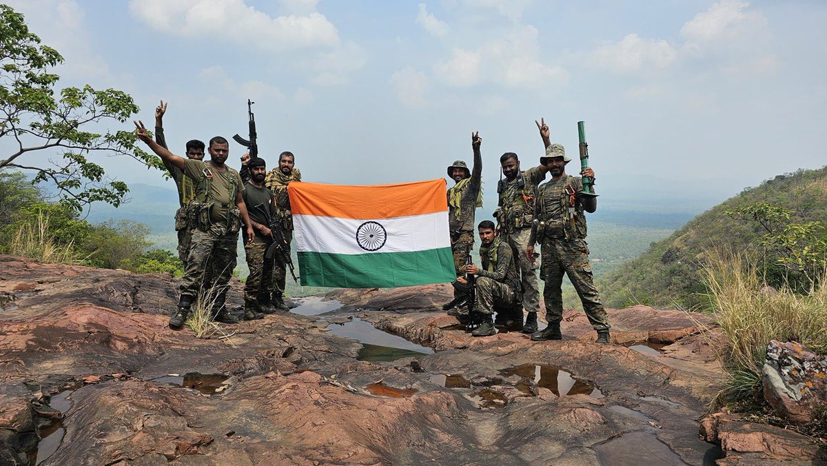 AmitShah's tweet image. Salute to the indomitable courage and sacrifice of our brave hearts on CRPF Valor Day. 

On this day in 1965, the fearless warriors of CRPF stood like an unbreakable wall at Sardar Post in the Rann of Kutch, crushing the enemy’s advances and writing a glorious chapter of bravery