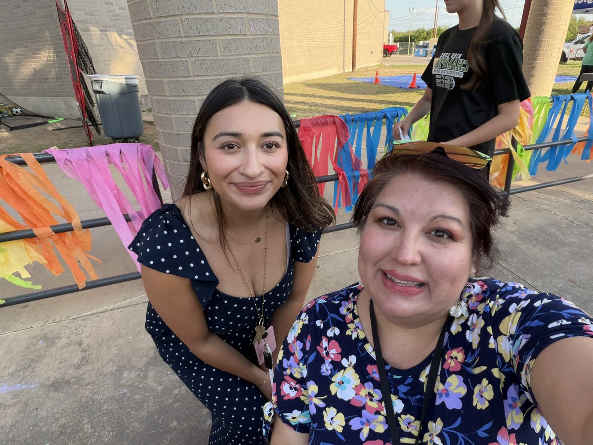 MsNavarro0's tweet photo. @JordanNISD Fiesta Fest was a success! It’s so great seeing the community come together and spend the evening as one. Great job Mrs. Zavala, Mr. Bautista, and everyone who put it together ! Ya’ll rock! https://t.co/ovHVR8dyh4