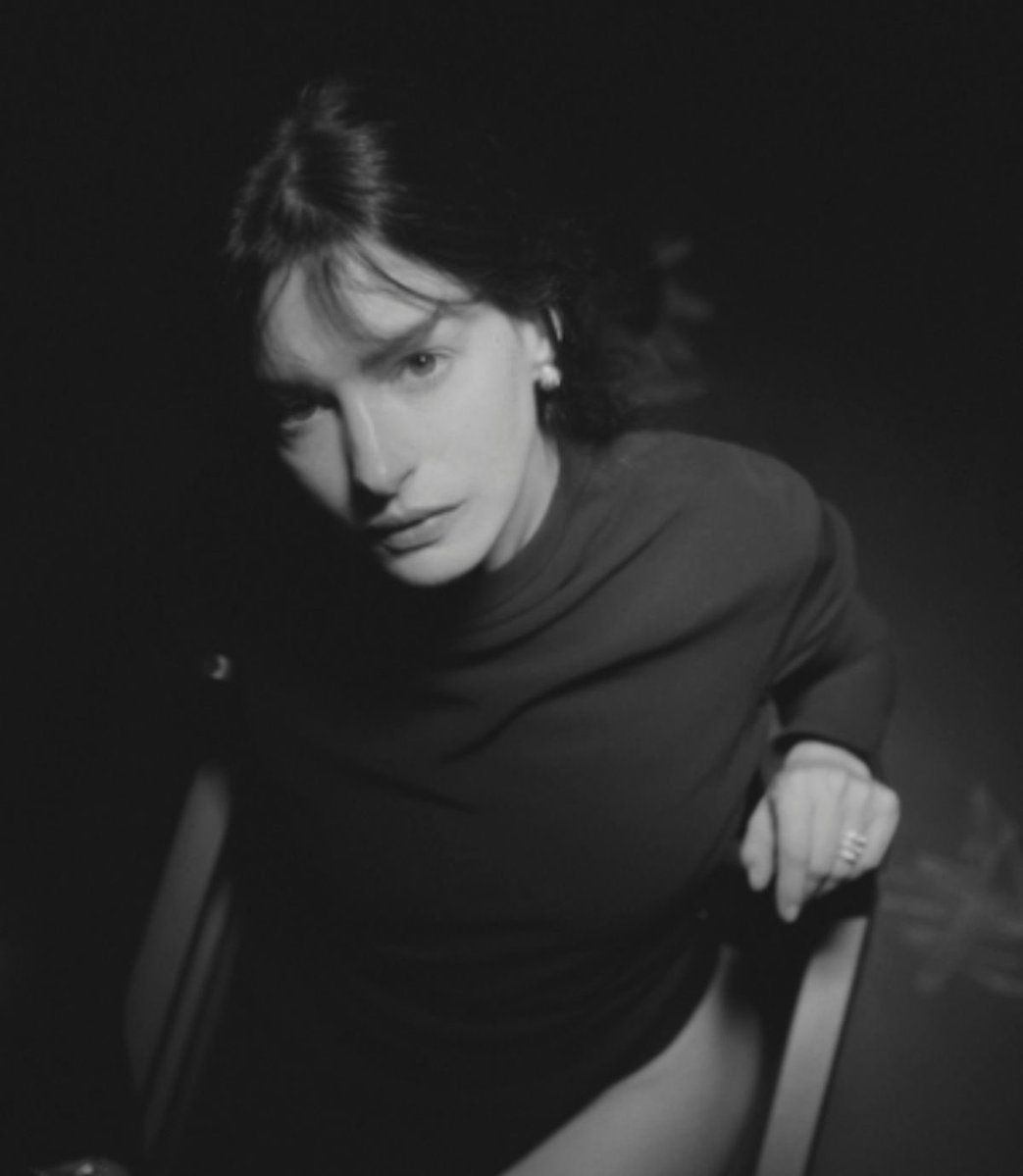 ivy wears prada 2ใโ tweet media