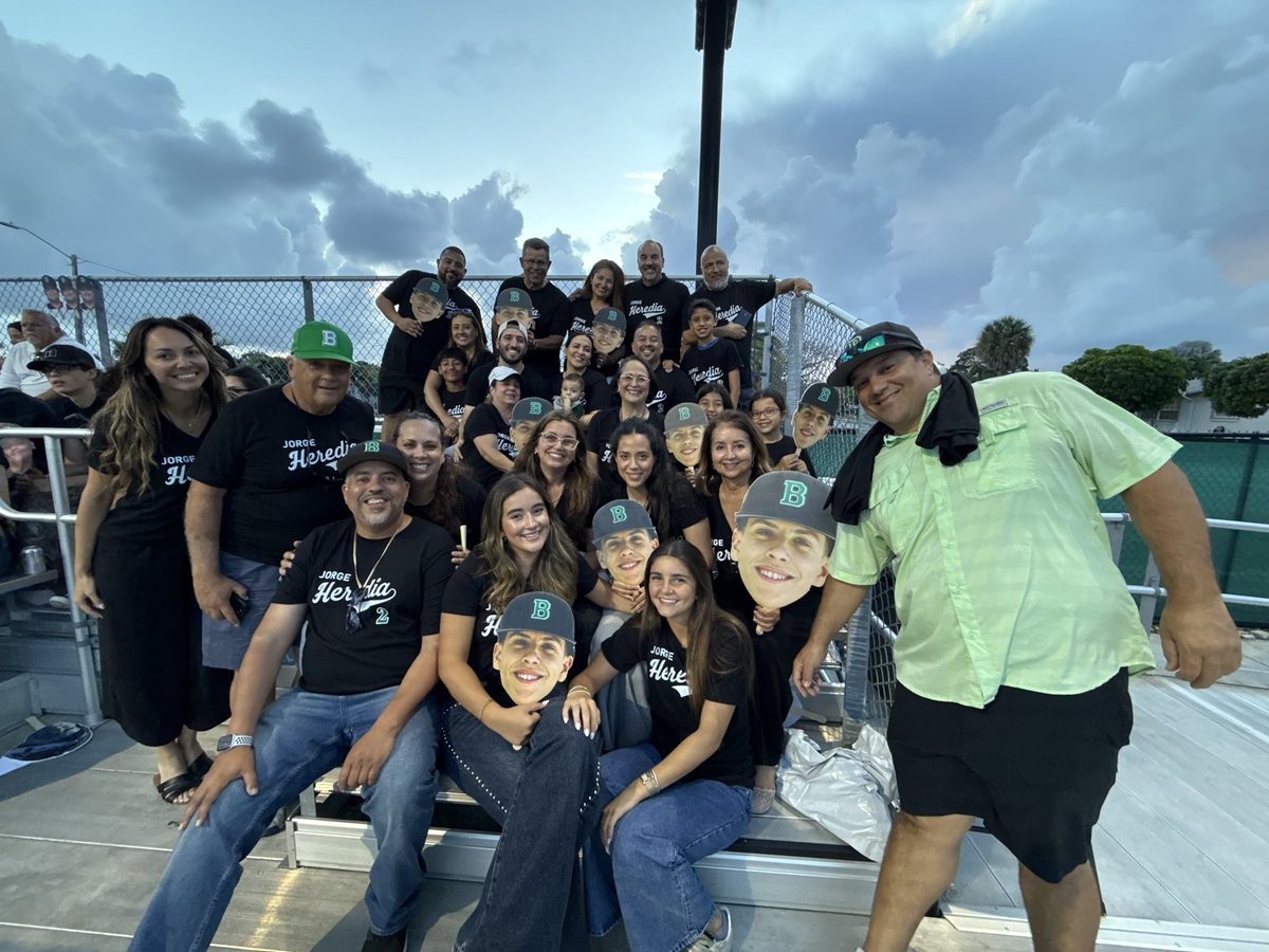 JorgyHeredia2's tweet photo. Blessed to have the support of my amazing family and friends on Senior Night. Forever thankful and grateful, what a great night. Great team win. #stbathlethics #hastingscommit #classof2026 #seniornight #wekeepworking https://t.co/fnwYWrG36L