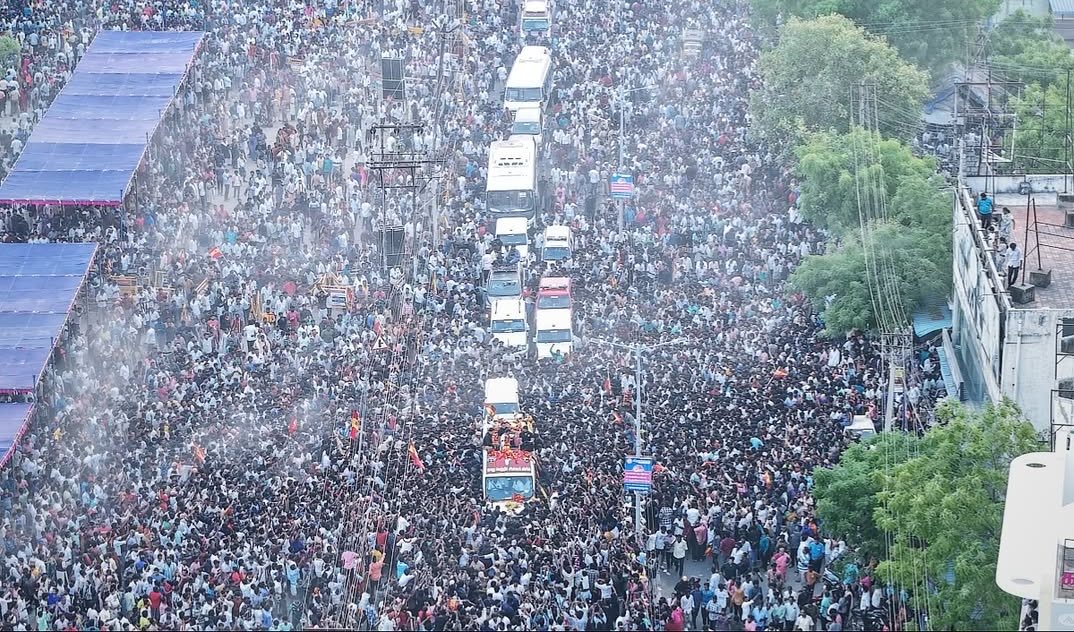 prkjagan's tweet photo. “மக்கள் கடல் தூத்துக்குடியில்”
Thalapathy ❤️❤️❤️ https://t.co/inrUPjOKtU