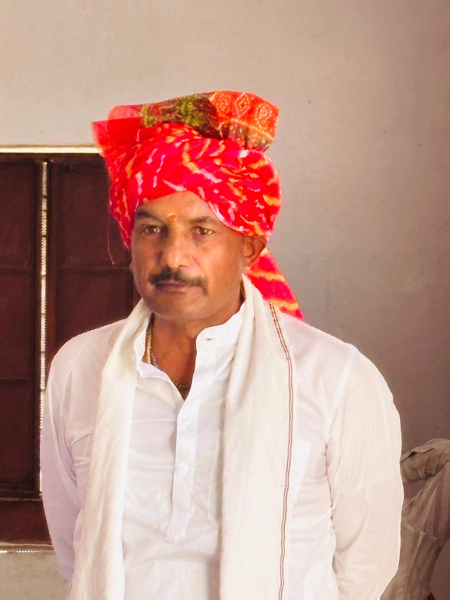 ChaterBasdaINC's tweet photo. प्रभार क्षेत्र करौली की विधानसभा टोडाभीम में कांग्रेस कार्यकर्ताओं और नेताओं के साथ बैठक कर संगठनात्मक चर्चा की ।।
इस दौरान टोडाभीम विधायक और करौली जिला अध्यक्ष घनश्याम महर जी भी उपस्थित रहे ।।
जगह जगह पर कार्यकर्ताओं द्वारा दिए गए सम्मान के लिए हार्दिक आभार । 🙏 
@INCRajasthan https://t.co/Dw8RfuaWUb