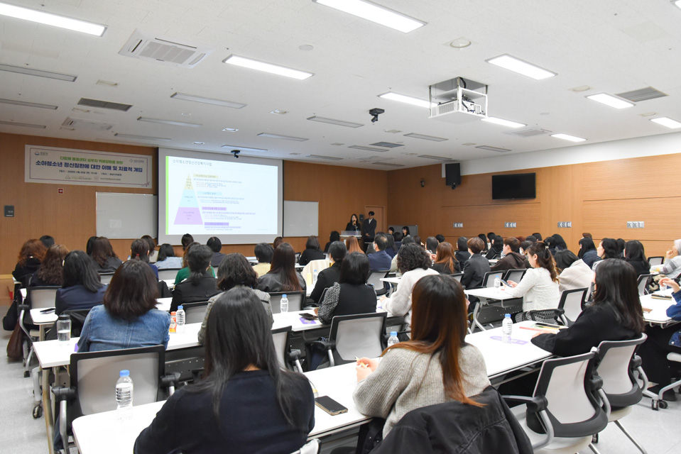 scmcpr's tweet photo. 「소아청소년 정신질환에 대한 이해 및 치료적 개입 주제」로 조을아 과장 강연

소식 바로보기(성남시의료원 홈페이지 바로가기)
https://t.co/pjiILRFEOn https://t.co/3hxXilBuAL