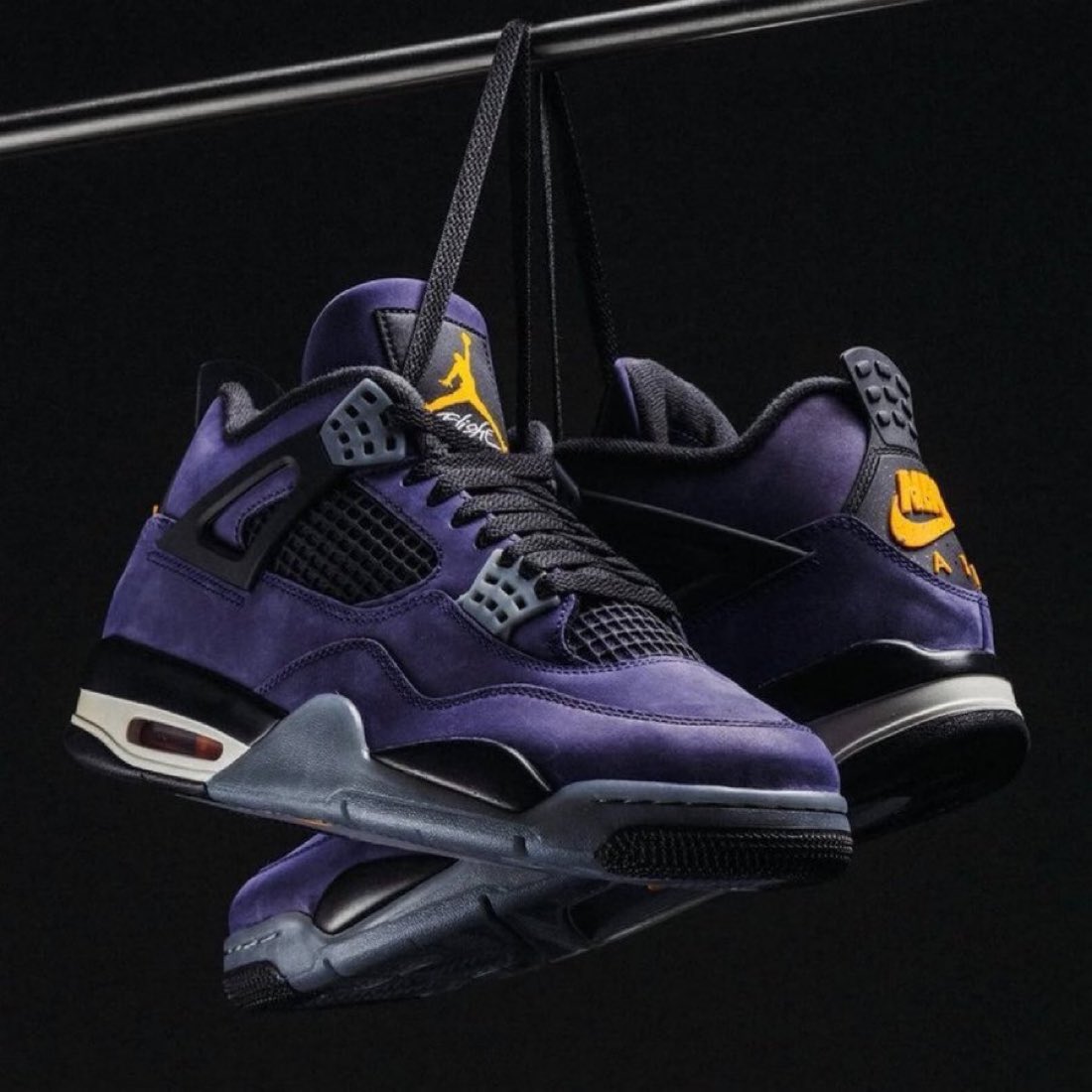 SNKR_TWITR tweet media