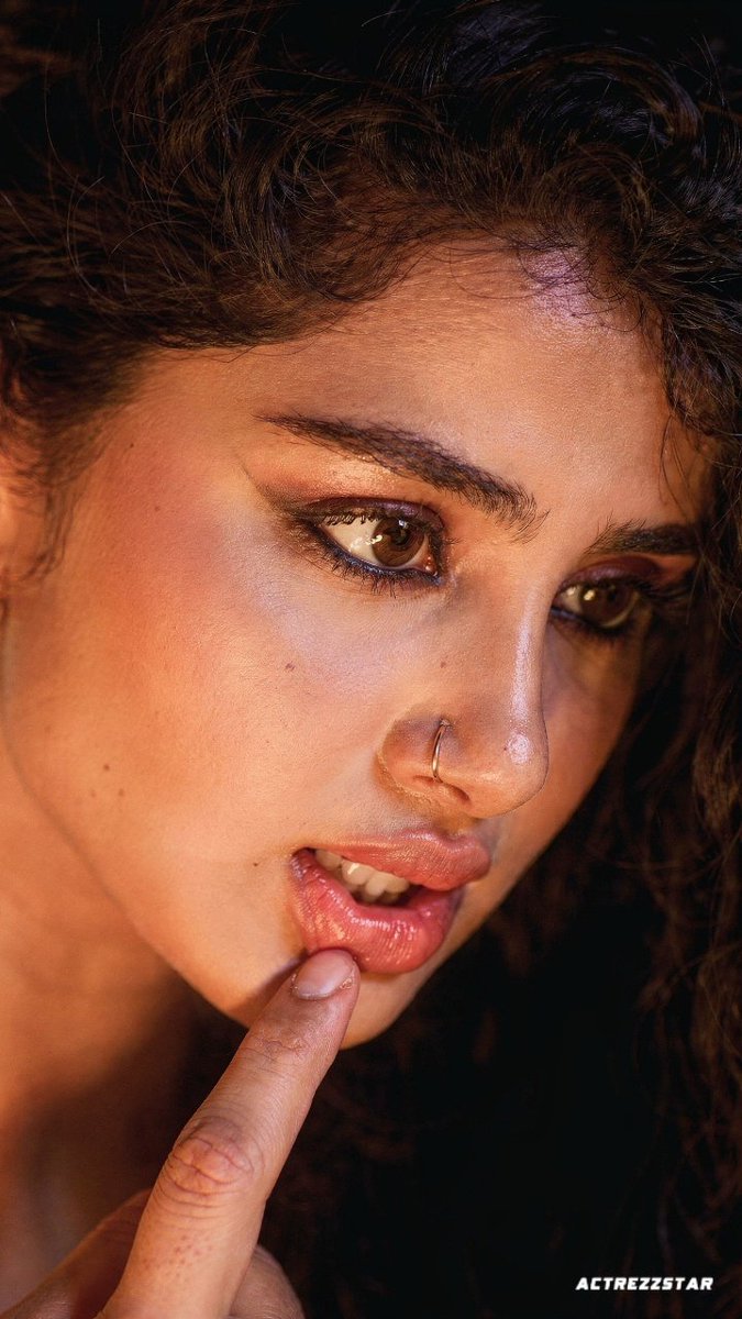 Chinna pasanga kitta adimai ya surrender aagita. Lifelong ku marakadhu . Soothula kuthura oru oru kuthum apdiye nitabam irukum. Andha nenape permanent pottachi ya avanuki Iruka vachidum. Experience la solren🥵

DM panni enna othutu ponga da..🥵