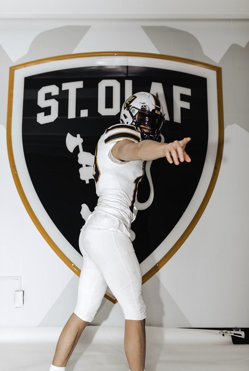 RyanTesmer's tweet photo. After a great junior day, I’m excited to announce I have received my first offer to play at @StOlafFB Grateful for the opportunity. https://t.co/55FfDIJ1Wg