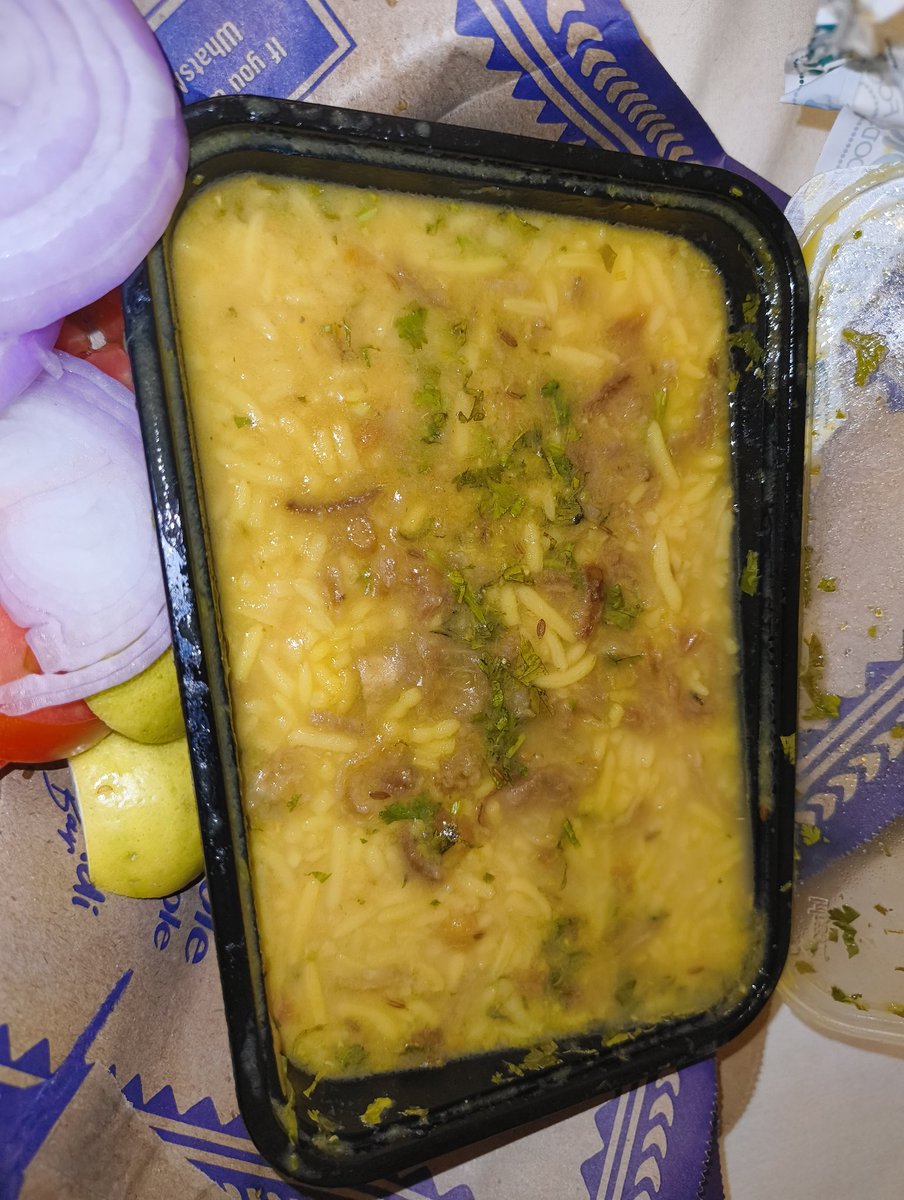 aspgenius's tweet photo. Extremely stupid customer service from @zomatocare @zomato @Zomato_india  .I ordered a dal makhani but recieved Dal Khichdi and still issue hasn't been resolved https://t.co/FepahYPlAx
