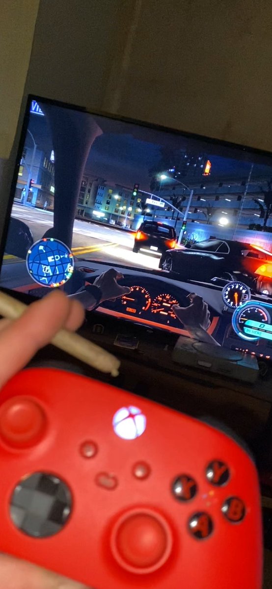 ███████ tweet media