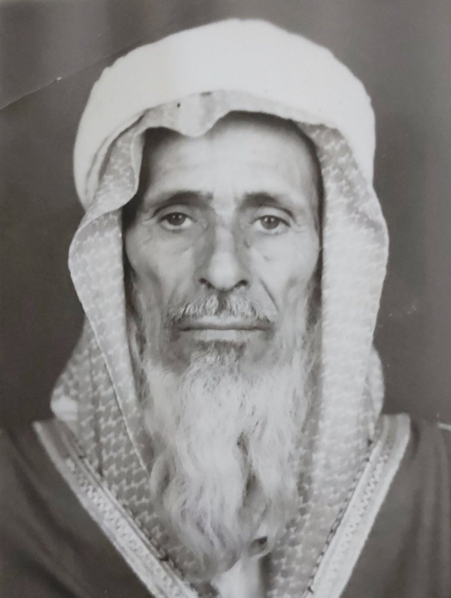 bnzaid511's tweet photo. الشيخ الحميدي بن مفرح بن شارع بن هليمة من أعمدة قبائل الجزيرة العربية وشيخ قبيلة بني ثور من #سبيع رحمه الله تظهر صوره له مع الباحث والصحفي الشهم عبدالله بن سعد الحضبي الثوري  في إحدى لقاءاته الصحفية. https://t.co/kaPEfUv05F