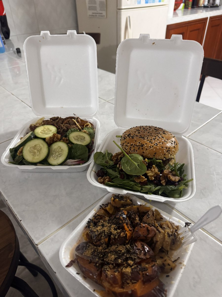 idanielabrenda's tweet photo. Mi amorcito sabe que estoy malita y que no puedo comer cosas de la calle y me hace mi comida 🥹🤍 https://t.co/y7S7mIITsr