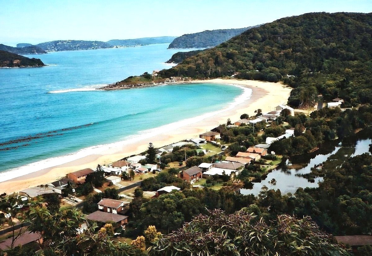 kaikart2's tweet image. Started with a family member’s Australian Outback shots, now switching to my own, restored coastal scans of NSW:  Sydney Harbour Bridge, Sydney Harbour views, and Swansea Heads Beach lookout. Quite the contrast!  🪨🌊🇦🇺