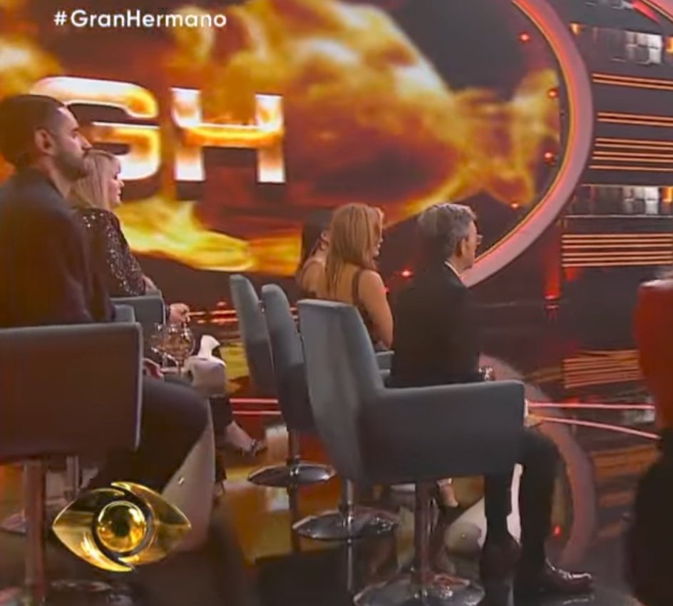 ChismesConUri tweet media