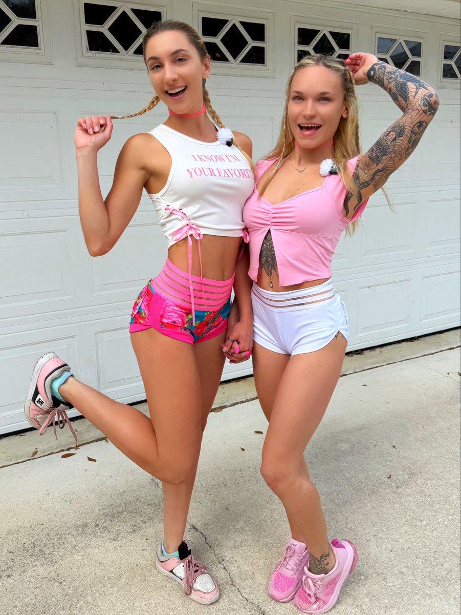 Yogawithbailey's tweet photo. 💖💖 @littlelyss13 https://t.co/SRS2Pub06E