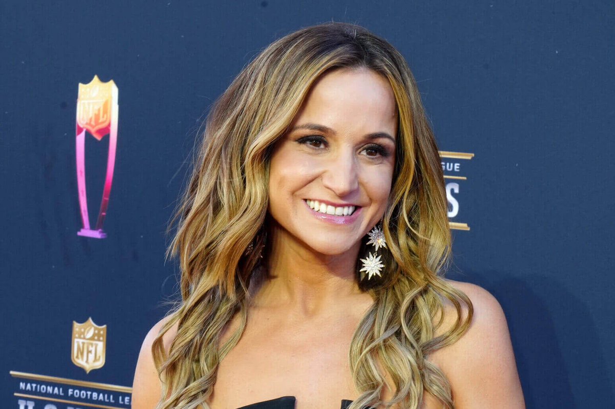 RichJohnsonNFL's tweet image. #Eagles GM Howie Roseman reportedly hired Dianna Russini to seduce Mike Vrabel and make him add a 2027 third round pick in a trade package for AJ Brown. 

1000 IQ play by the leagues best GM.