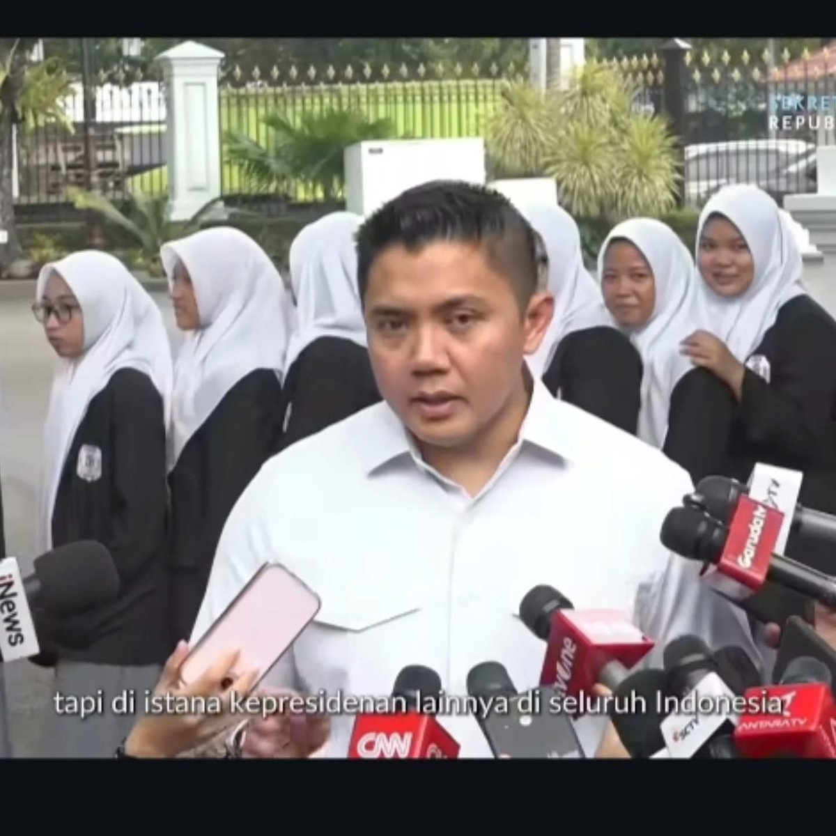 TERIMAKASIH Bpk Presiden Prabowo yg telah memberi kesempatan siswa2 sekolah sbg Generasi Penerus Bangsa ntuk boleh mengunjungi Istana Merdeka.

<a href="/YandriSusanto/">Yandri Susanto</a> 
@SekretariatNegaraRI 
#BPSDMKementerianDesaPDT
#TerimakasihBapakPresiden 
#IstanaMerdeka #MemupukNasionalismeAnakBangsa