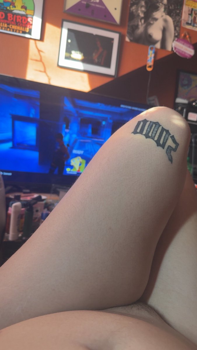xoanniejane's tweet photo. fortnite anyone? https://t.co/fEUuah3rpQ